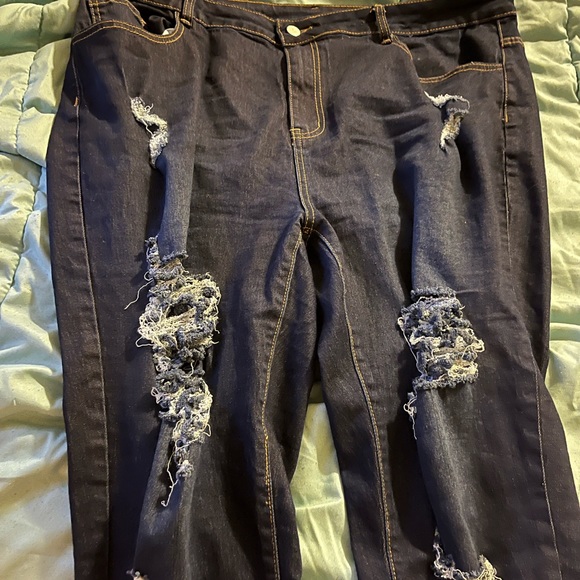 SHEIN distressed jeans - Picture 2 of 3